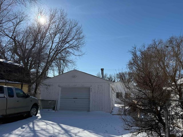 905 NE 8th Ave, Minot, ND 58703