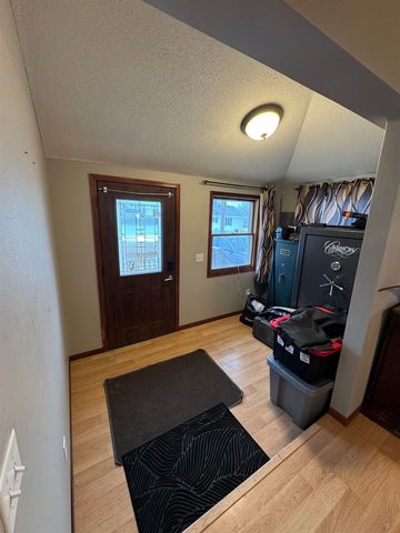 905 NE 8th Ave, Minot, ND 58703