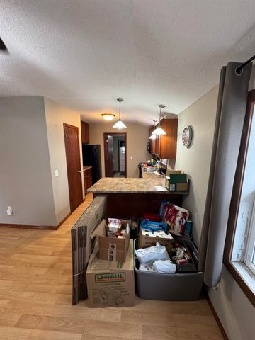 905 NE 8th Ave, Minot, ND 58703