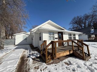 905 NE 8th Ave, Minot, ND 58703