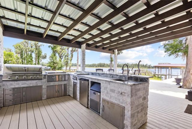 18200 CYPRESS COVE LANE, Lutz, FL 33549