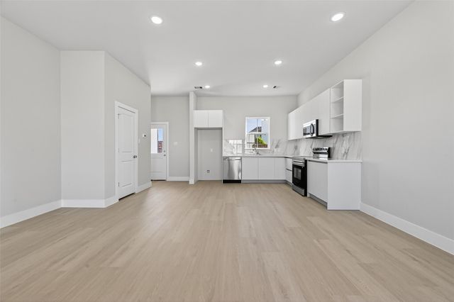 6702 Metro Blvd 52, Houston, TX 77083