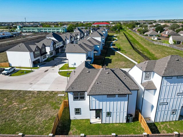 6702 Metro Blvd 52, Houston, TX 77083