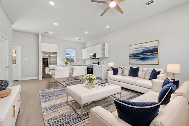 6702 Metro Blvd 52, Houston, TX 77083