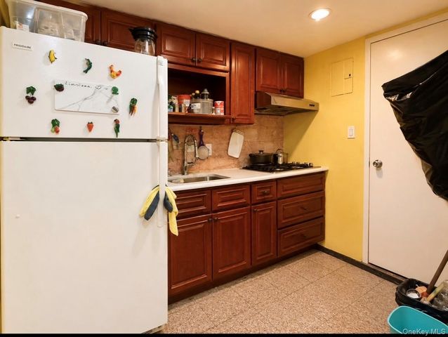 10421 39th Avenue 211C, Corona, NY 11368