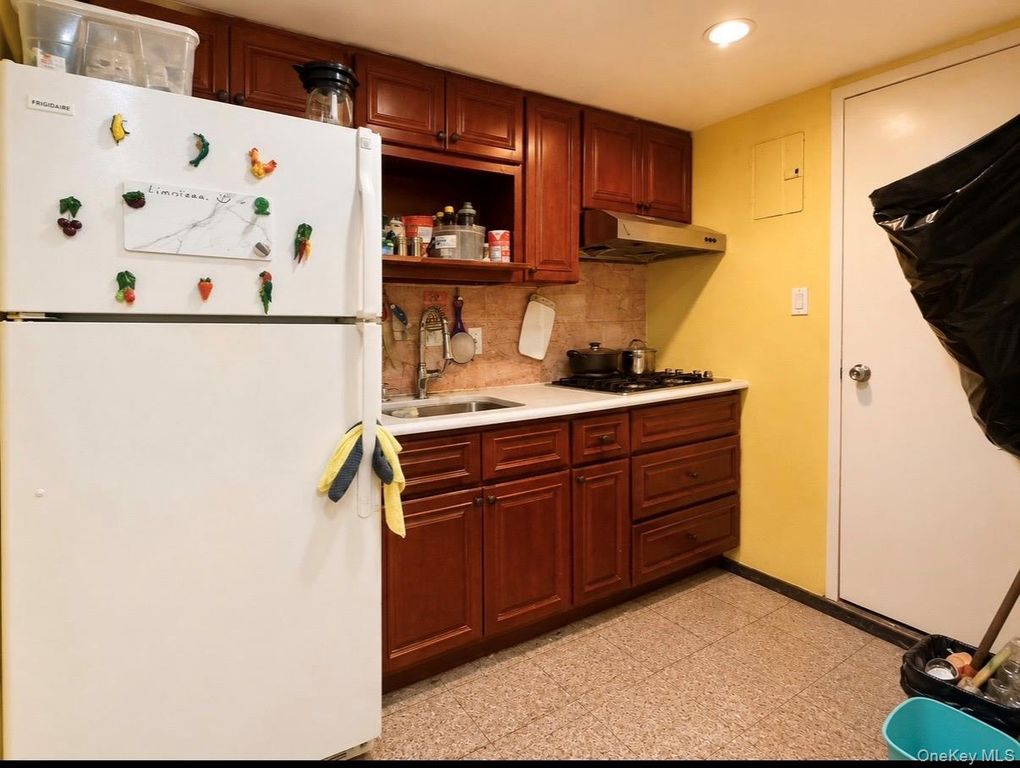 10421 39th Avenue 211C, Corona, NY 11368 — photo 5