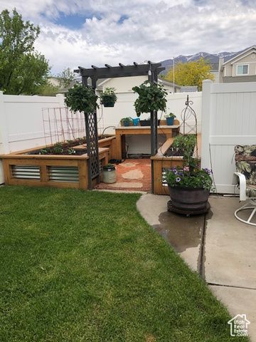 171 E SHADOWBROOK LN, Kaysville, UT 84037