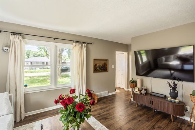 2508 Mann Avenue, Des Moines, IA 50310