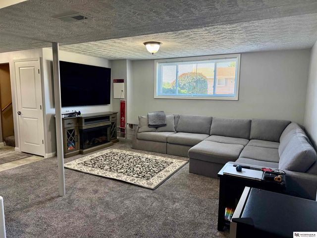 7125 Joyce Street, Omaha, NE 68138