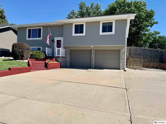 7125 Joyce Street, Omaha, NE 68138