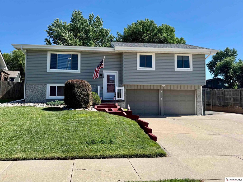 7125 Joyce Street, Omaha, NE 68138