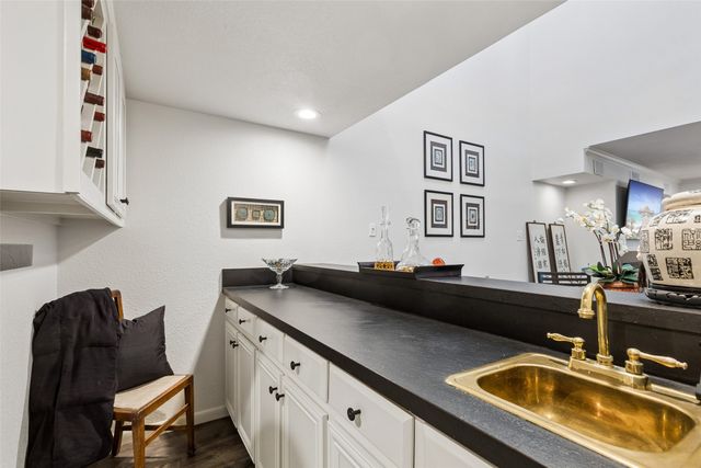 7450 Holly Hill Drive 124, Dallas, TX 75231