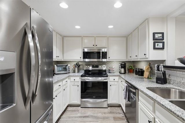 7450 Holly Hill Drive 124, Dallas, TX 75231