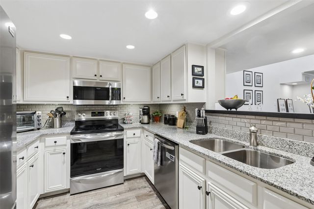 7450 Holly Hill Drive 124, Dallas, TX 75231