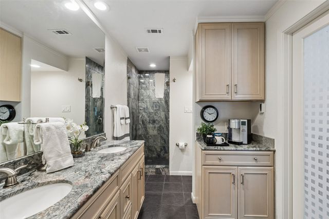 7450 Holly Hill Drive 124, Dallas, TX 75231