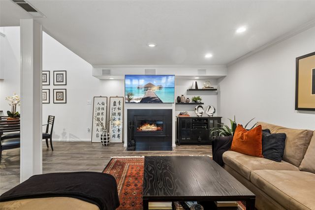 7450 Holly Hill Drive 124, Dallas, TX 75231