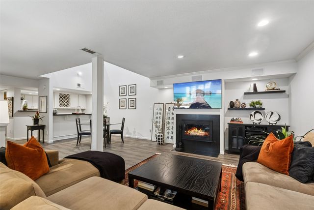 7450 Holly Hill Drive 124, Dallas, TX 75231