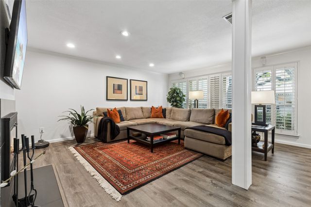 7450 Holly Hill Drive 124, Dallas, TX 75231