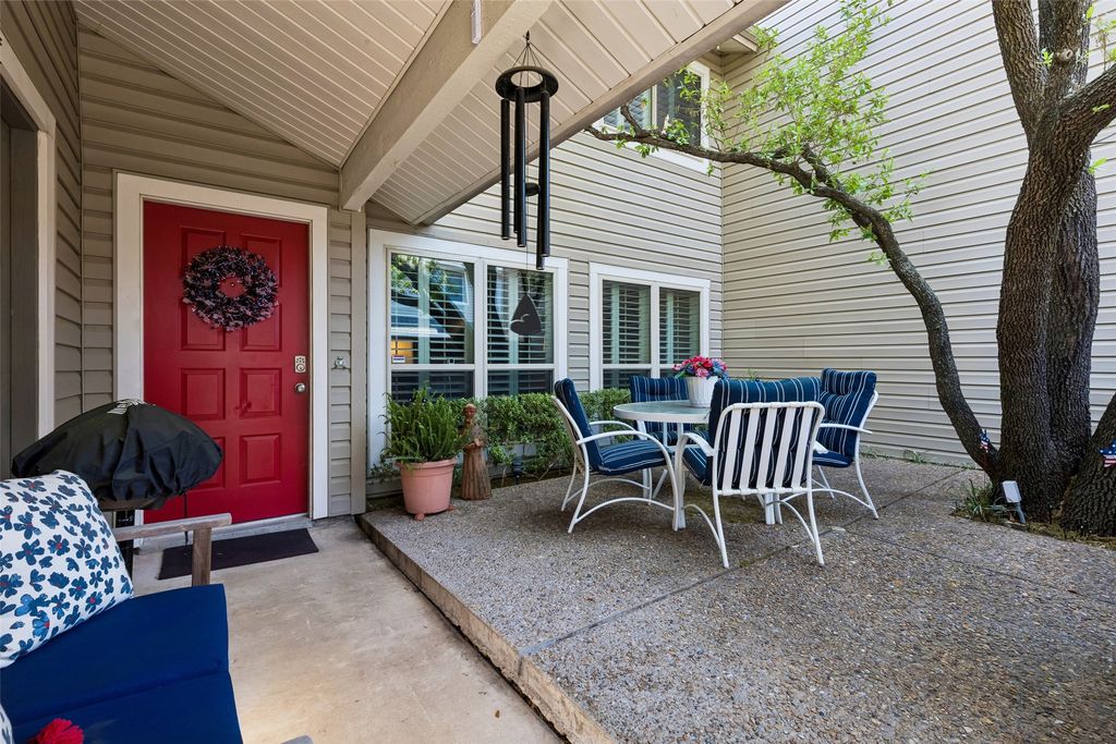 7450 Holly Hill Drive 124, Dallas, TX 75231