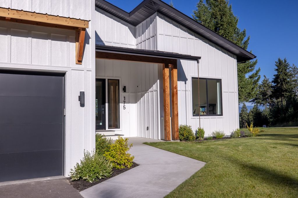 Image 3 of property listing at 175 Wulff Lane, Lakeside, MT 59922