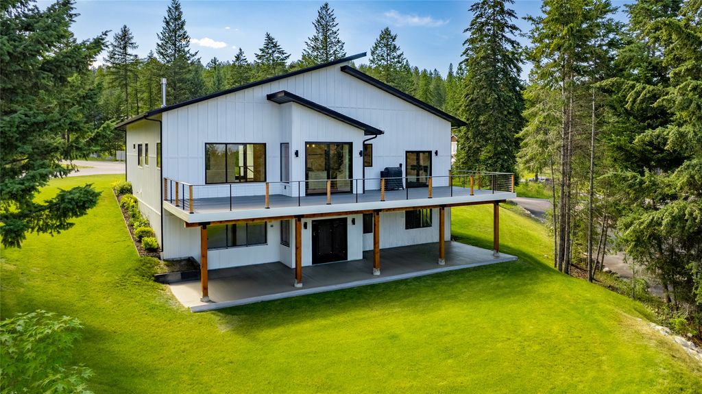 Image 4 of property listing at 175 Wulff Lane, Lakeside, MT 59922