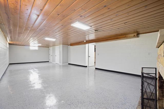 4340 S Quarterline Road, Muskegon, MI 49444