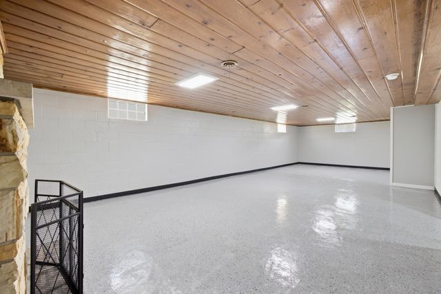 4340 S Quarterline Road, Muskegon, MI 49444