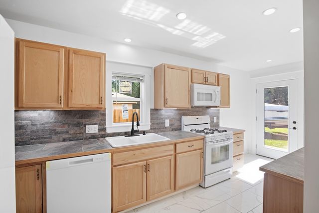 4340 S Quarterline Road, Muskegon, MI 49444