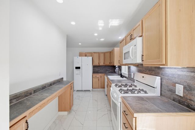 4340 S Quarterline Road, Muskegon, MI 49444