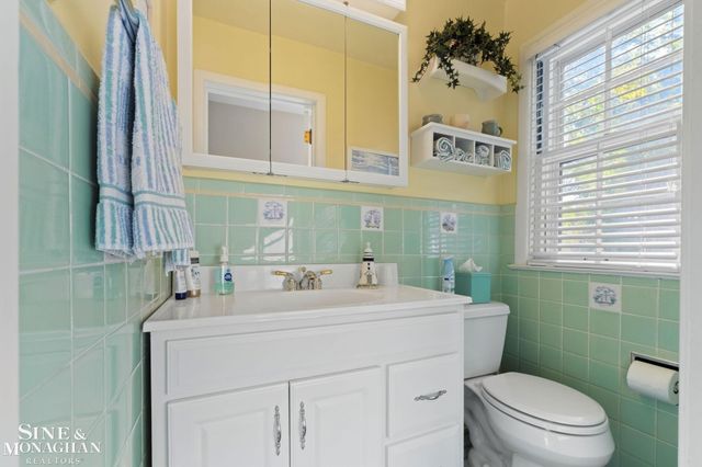1302 Yorkshire Road, Grosse Pointe Park, MI 48230