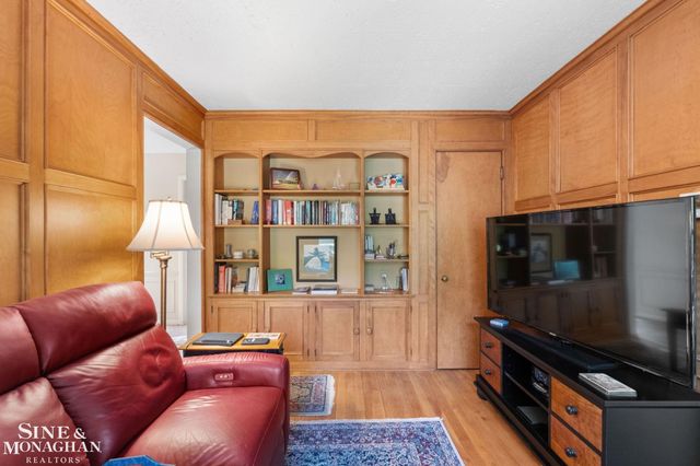 1302 Yorkshire Road, Grosse Pointe Park, MI 48230