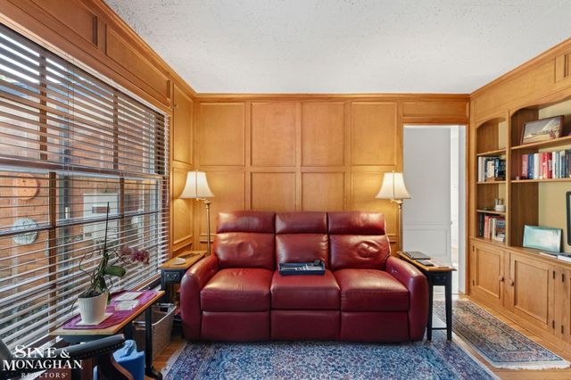1302 Yorkshire Road, Grosse Pointe Park, MI 48230