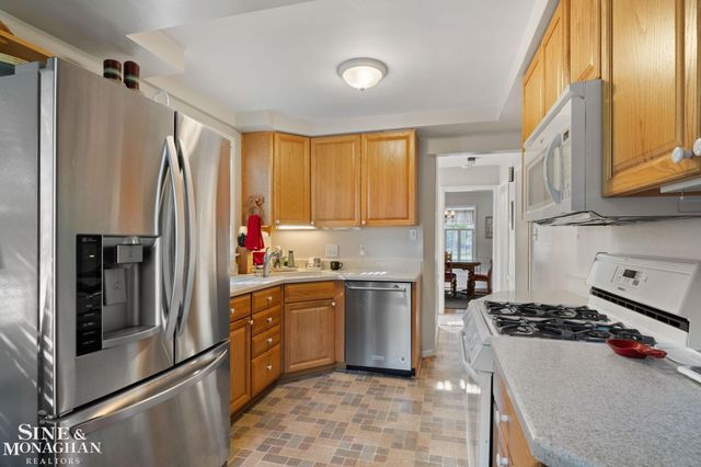 1302 Yorkshire Road, Grosse Pointe Park, MI 48230
