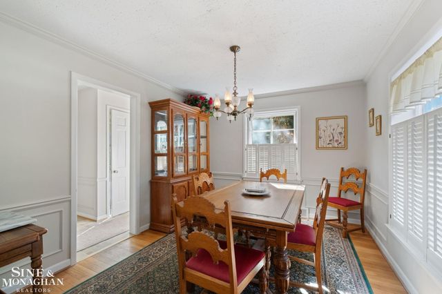 1302 Yorkshire Road, Grosse Pointe Park, MI 48230