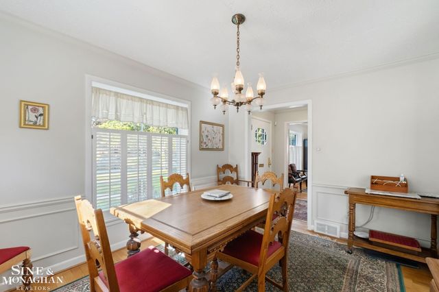 1302 Yorkshire Road, Grosse Pointe Park, MI 48230