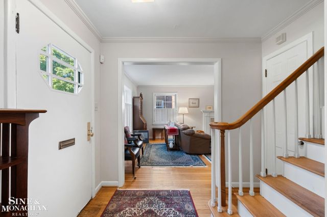 1302 Yorkshire Road, Grosse Pointe Park, MI 48230