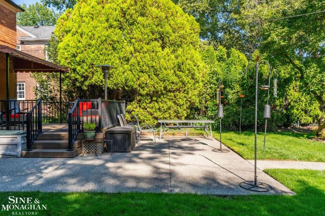 1302 Yorkshire Road, Grosse Pointe Park, MI 48230