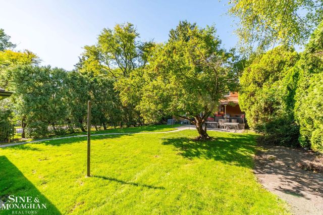 1302 Yorkshire Road, Grosse Pointe Park, MI 48230