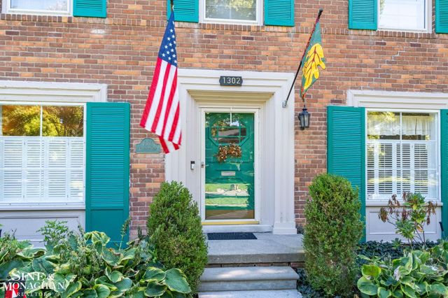 1302 Yorkshire Road, Grosse Pointe Park, MI 48230