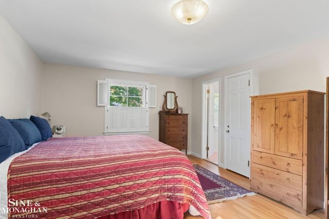 1302 Yorkshire Road, Grosse Pointe Park, MI 48230