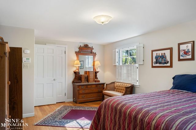 1302 Yorkshire Road, Grosse Pointe Park, MI 48230