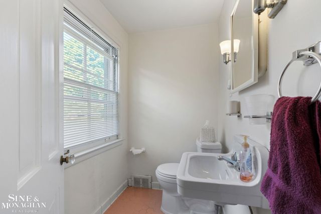 1302 Yorkshire Road, Grosse Pointe Park, MI 48230