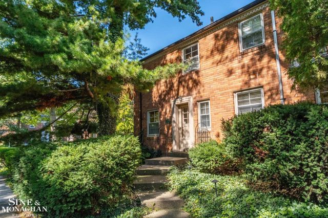 1302 Yorkshire Road, Grosse Pointe Park, MI 48230