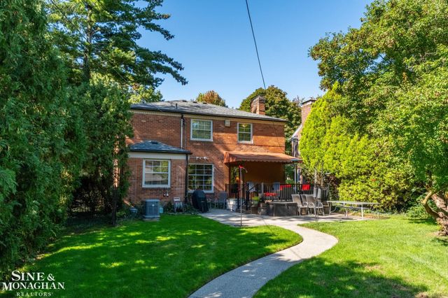 1302 Yorkshire Road, Grosse Pointe Park, MI 48230