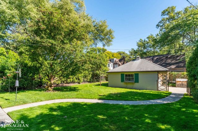 1302 Yorkshire Road, Grosse Pointe Park, MI 48230