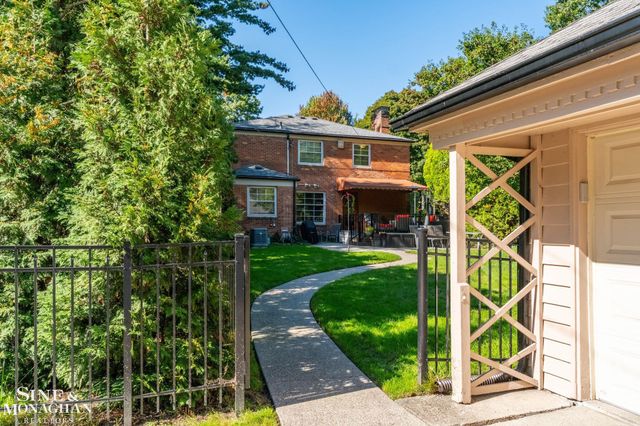 1302 Yorkshire Road, Grosse Pointe Park, MI 48230