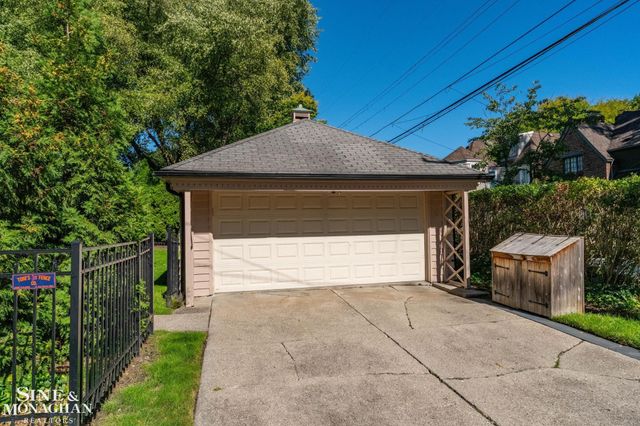 1302 Yorkshire Road, Grosse Pointe Park, MI 48230