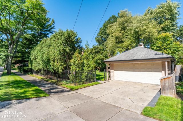 1302 Yorkshire Road, Grosse Pointe Park, MI 48230