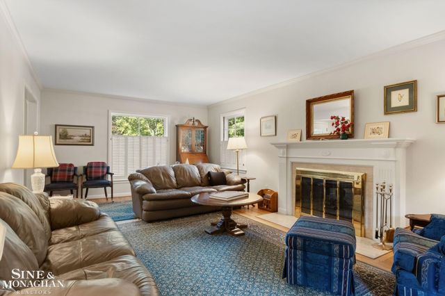 1302 Yorkshire Road, Grosse Pointe Park, MI 48230