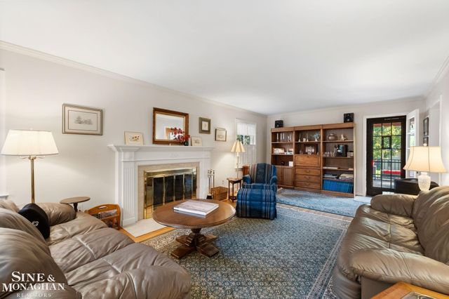 1302 Yorkshire Road, Grosse Pointe Park, MI 48230